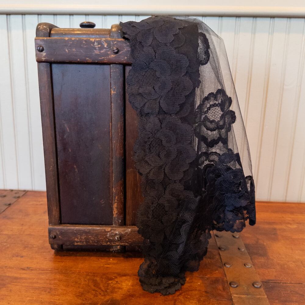 Vintage Black Lace Chapel Veil, Floral Mantilla, Catholic Church Veil